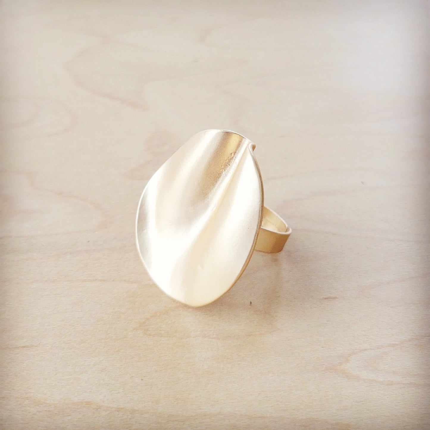 Matte Gold Electroplate Wavy Disc Ring 012a3