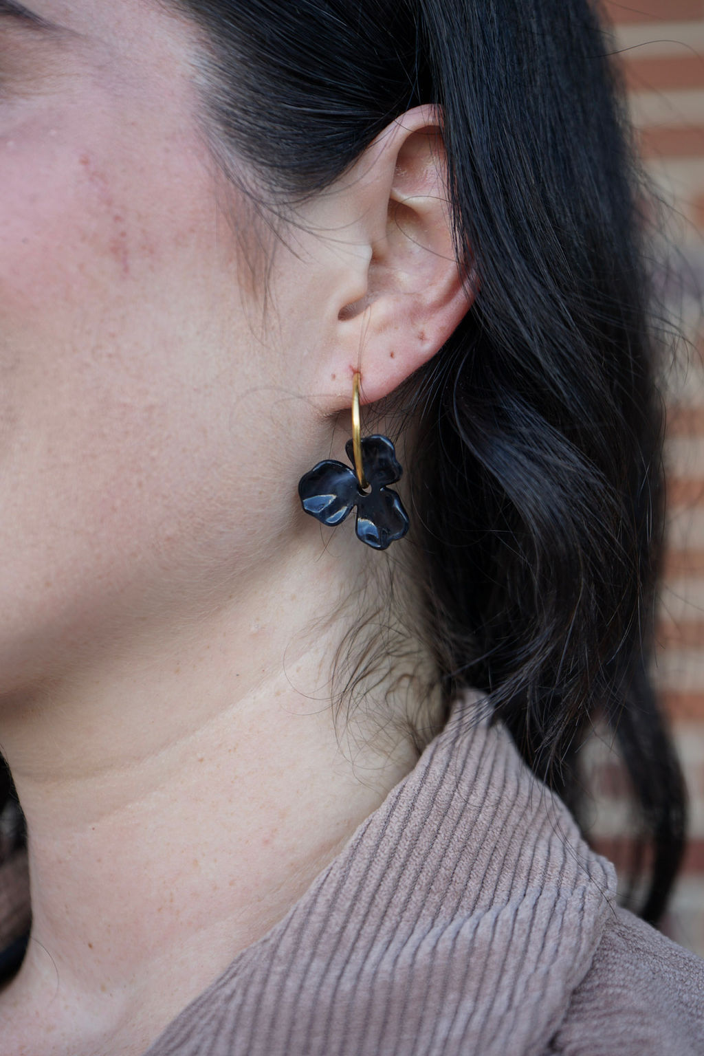 Magnolia Hoops - Black