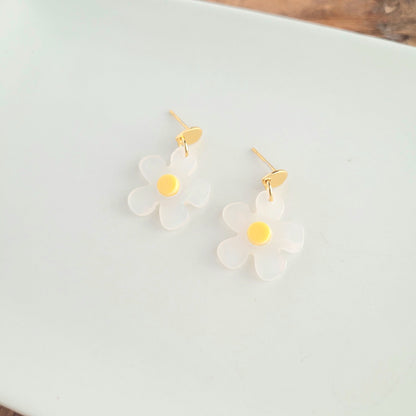 Dainty Daisy Earrings