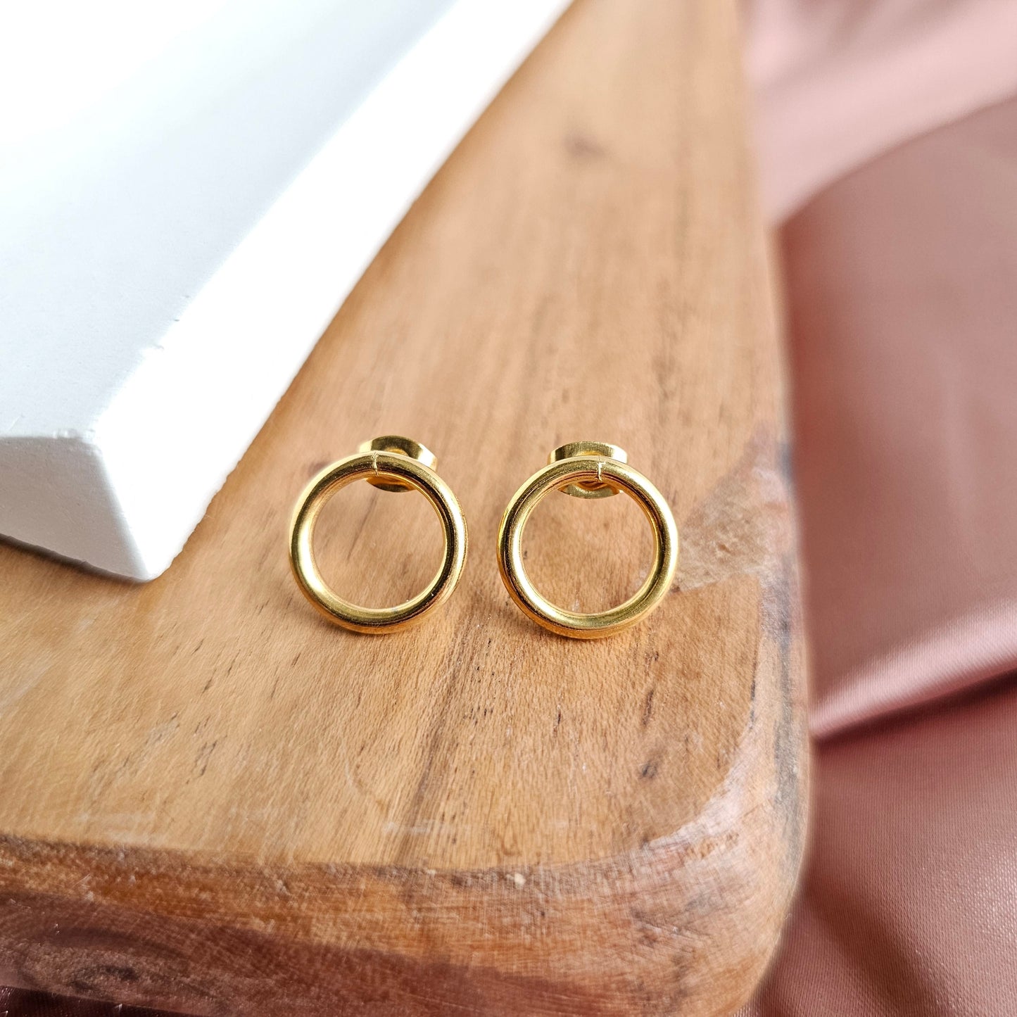 Luxe Gold Oriana Studs - Medium