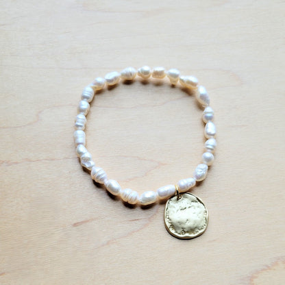 Freshwater Pearl Bracelet with Matte Gold Coin 804m