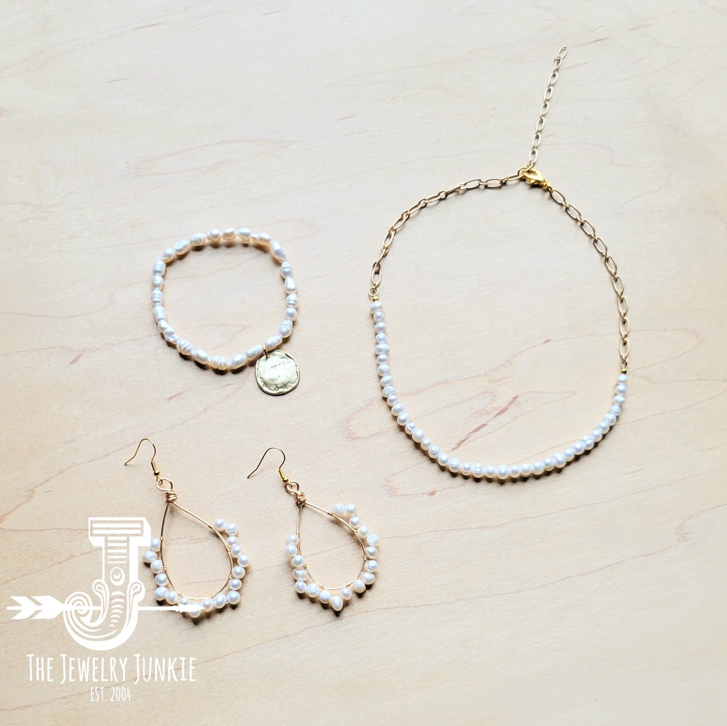 Freshwater Pearl Bracelet with Matte Gold Coin 804m