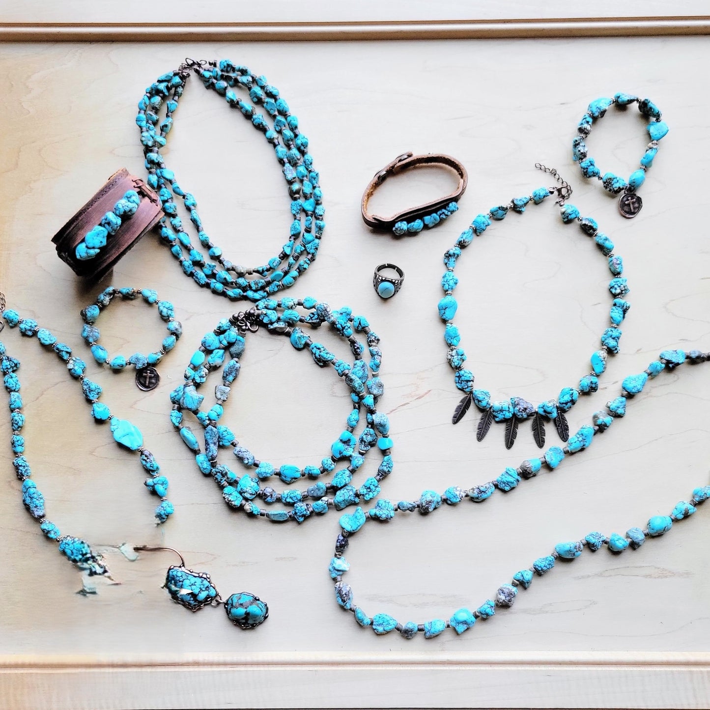 Chunky Blue Turquoise Beaded Bracelet 809o