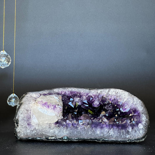 Giant amethyst crystal, purple geodes