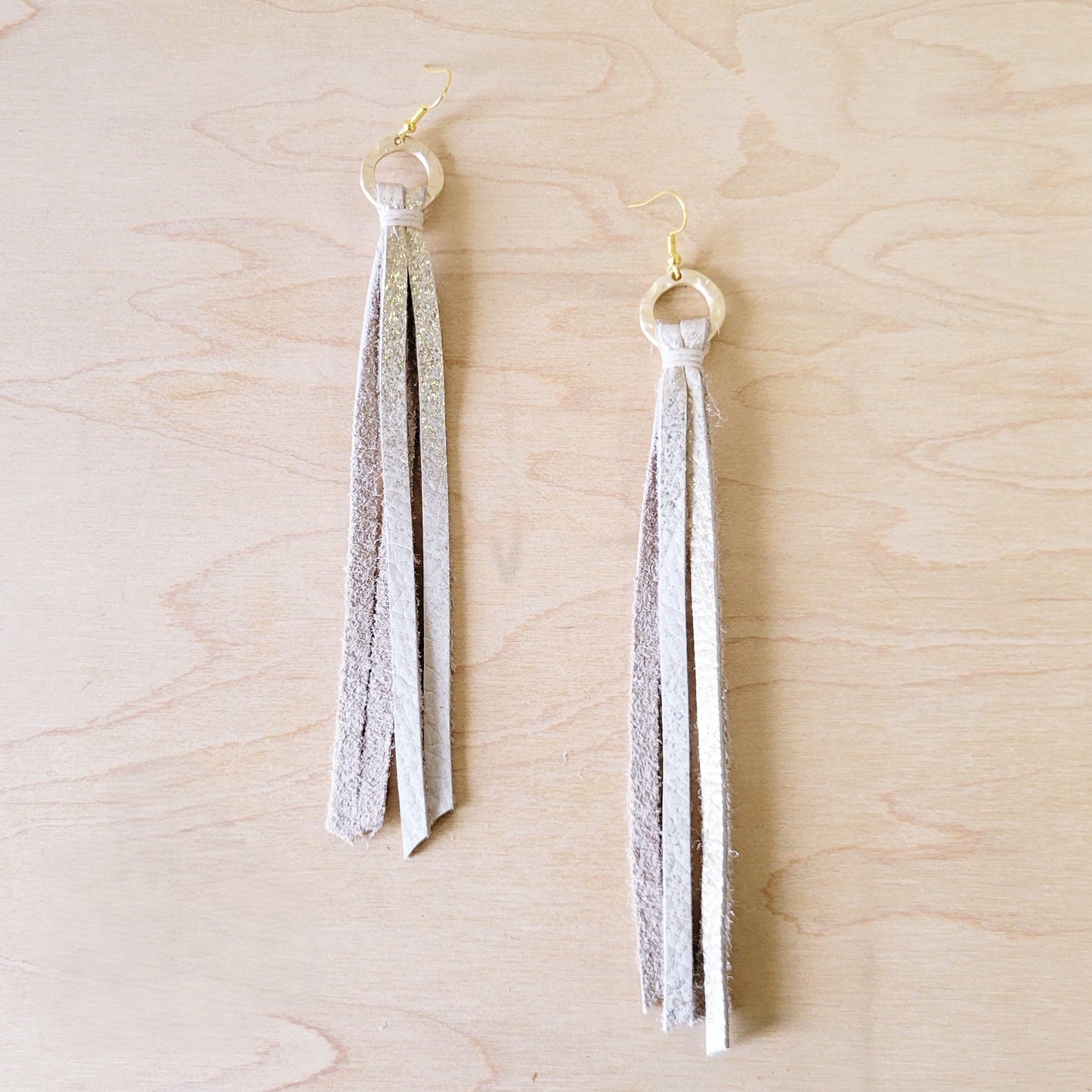 **Leather Fringe Earrings in White Metallic 224rr