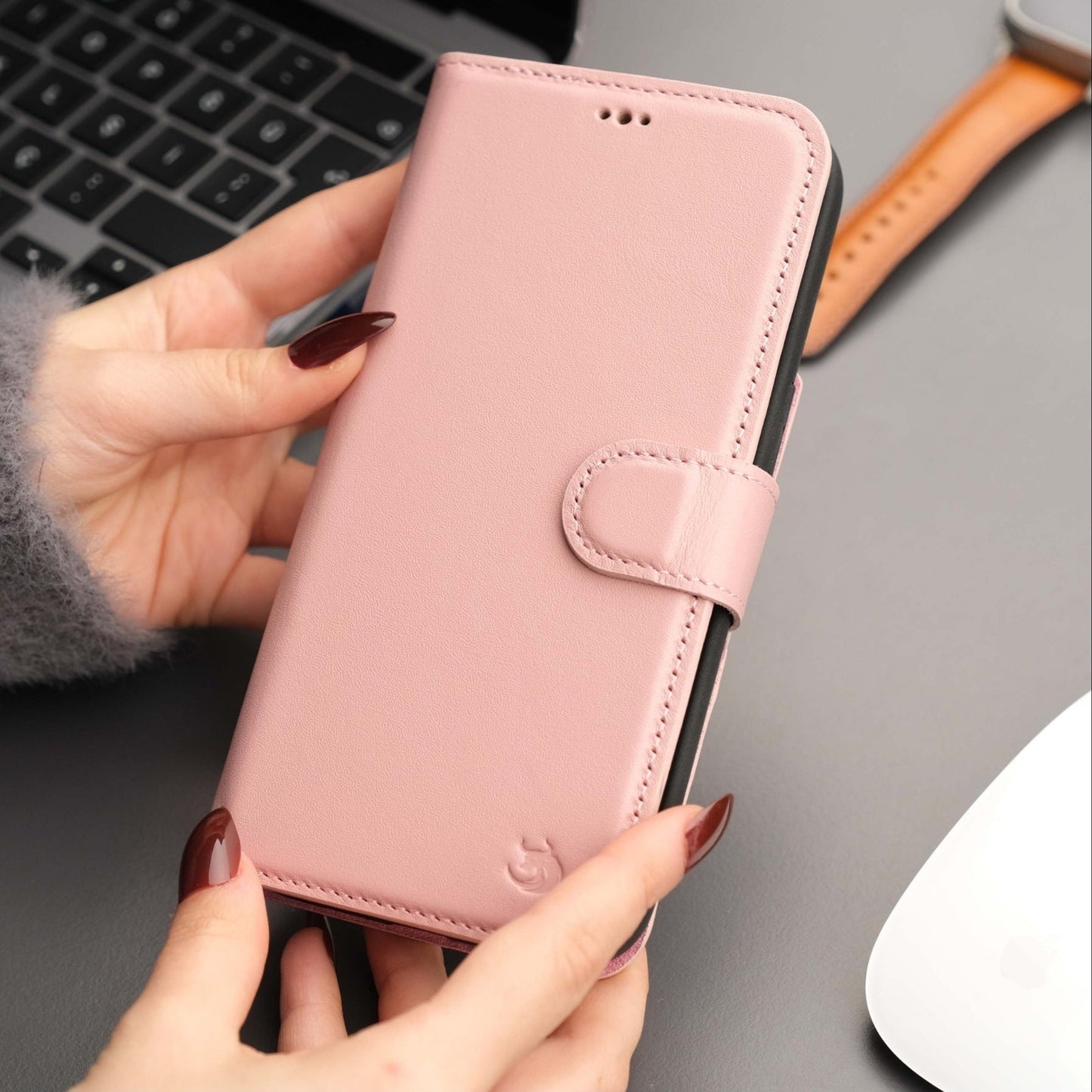 Casper Leather iPhone 15 Plus Wallet Case | Detachable MagSafe Compatible RFID Protection