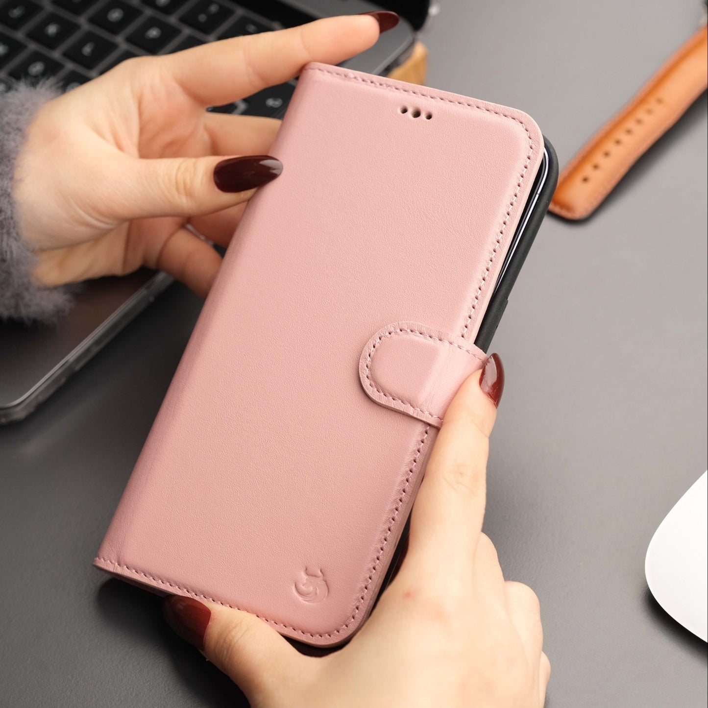 Casper Leather iPhone 15 Pro Max Wallet Case | Detachable MagSafe Compatible RFID Protection