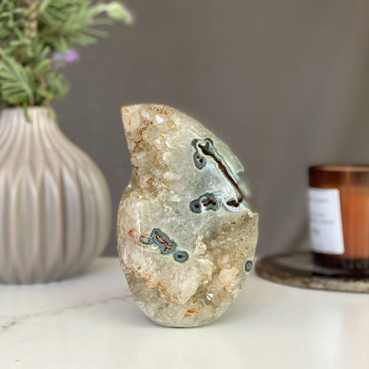 Agate flame, decor with crystals