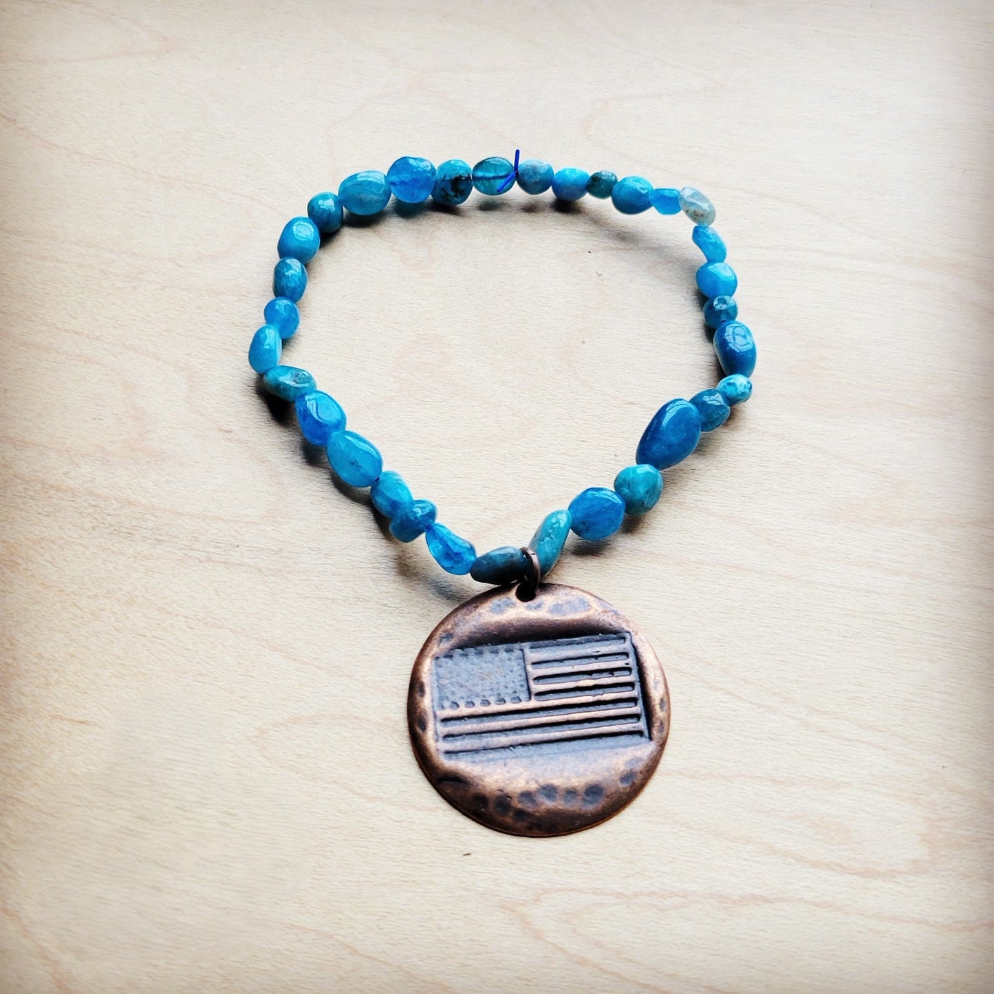 **Quartz Stackable Stretch Bracelet w/ Flag Charm 808r