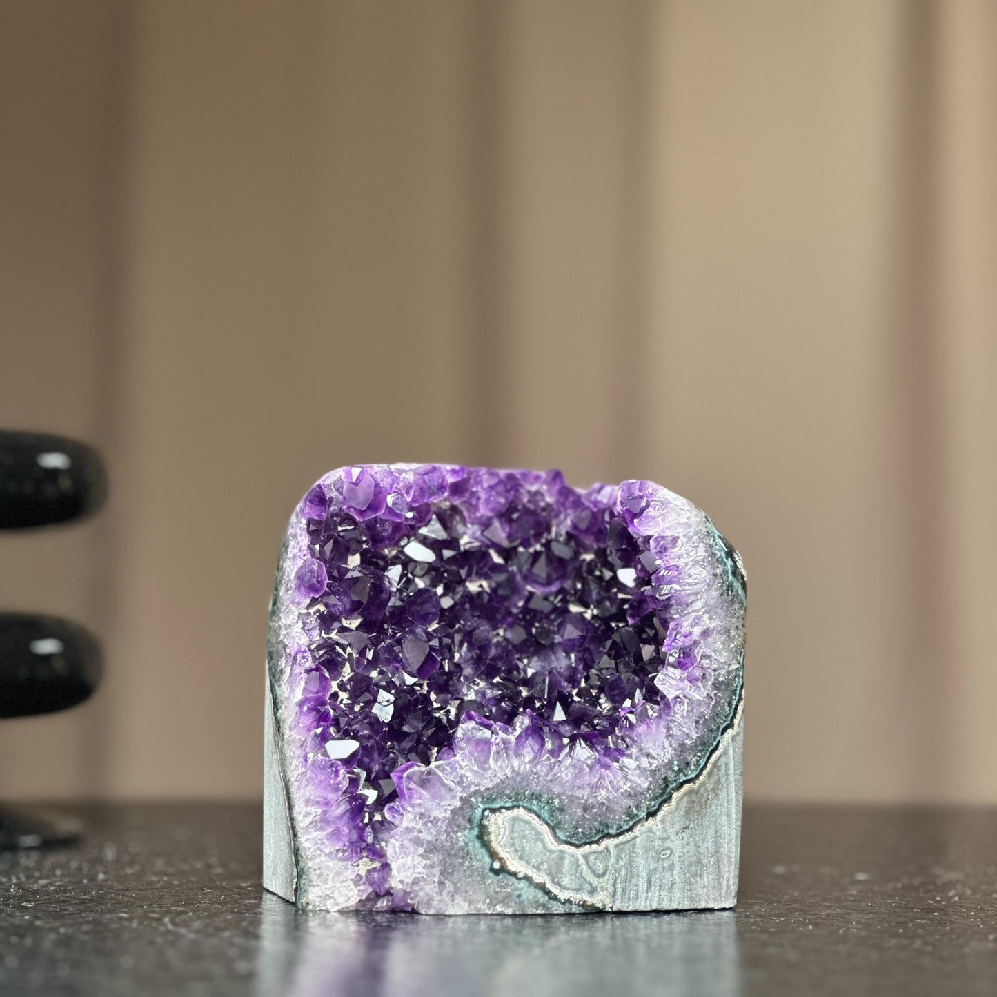 Large crystals amethyst geode