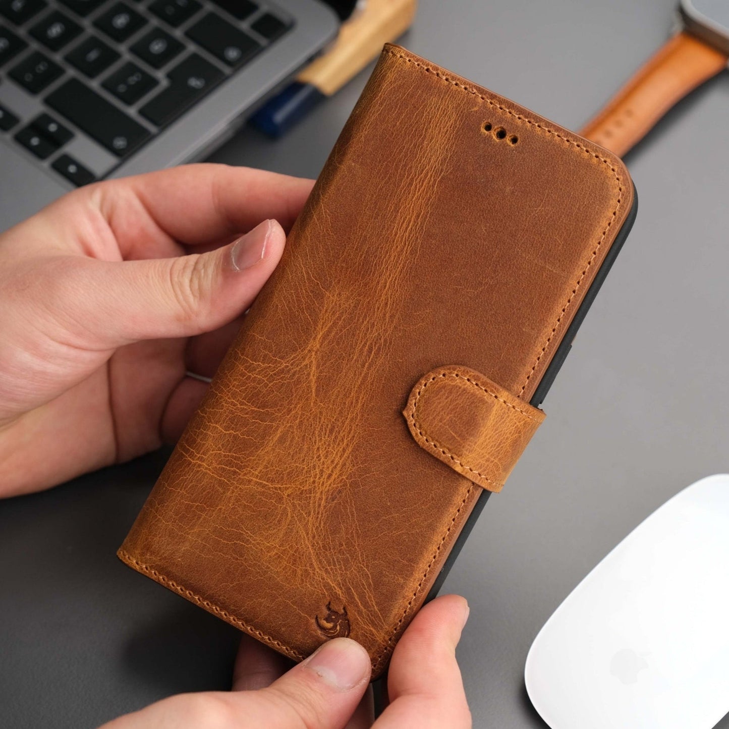 Casper Leather iPhone 14 Plus Wallet Case | MagSafe
