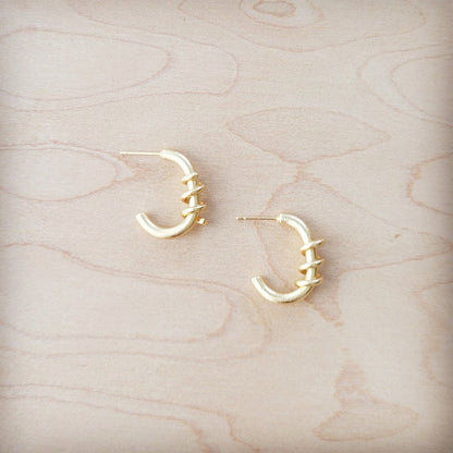 **Matte Gold Hoop Earring w/ Wire Wrapping 200i