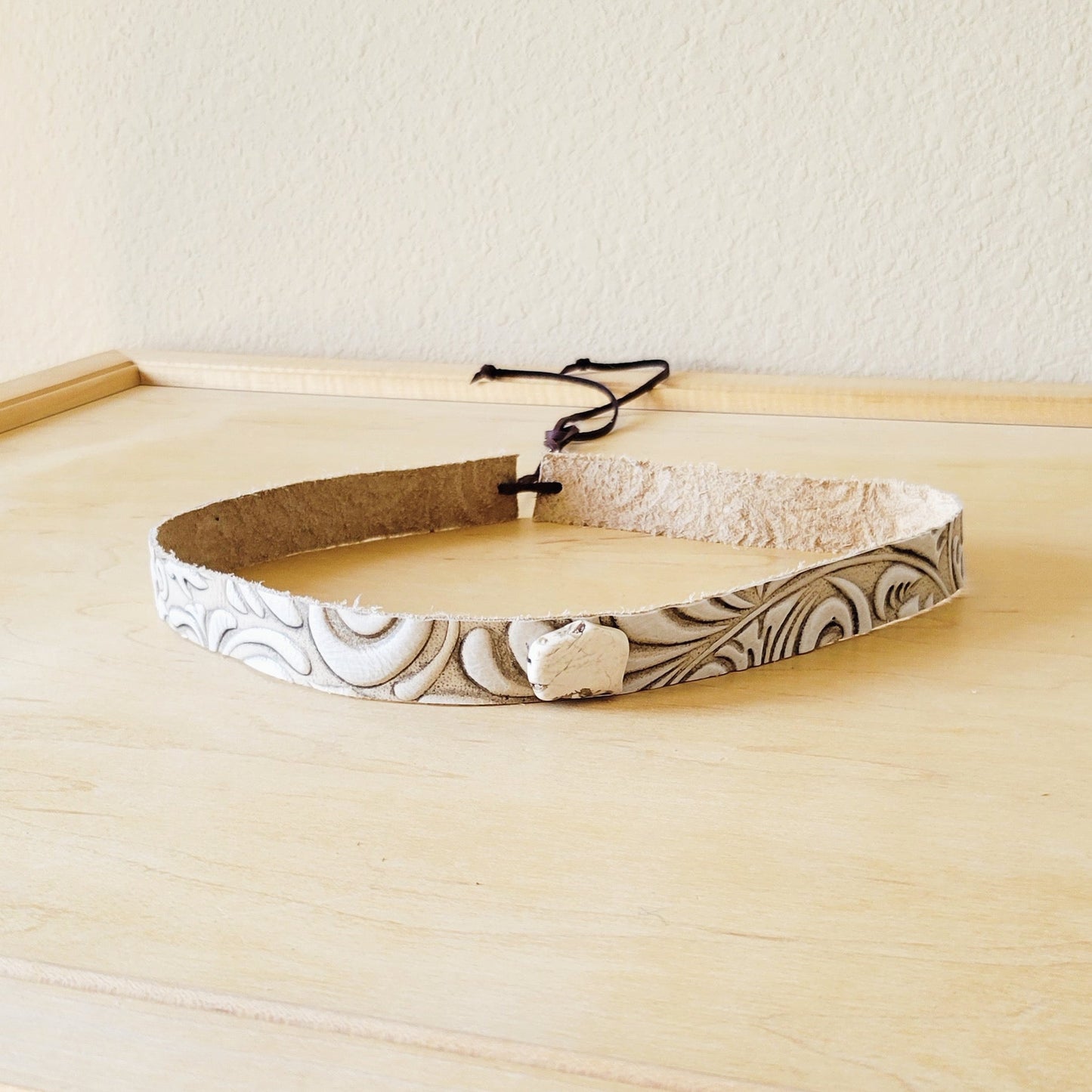 **Sandy White Floral Embossed Leather Hat Band w/ Turquoise Slab 951b