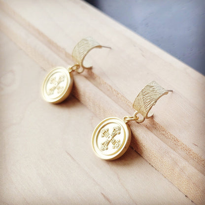 Matte Gold Cuff Earring w/ Coin Dangle 200l