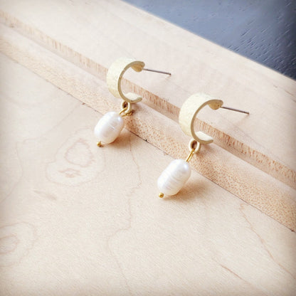 Matte Gold Cuff Earring w/ Genuine Freshwater Pearl Dangle 200n