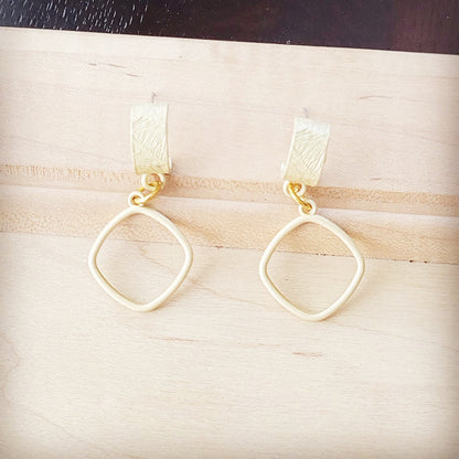 Matte Gold Cuff Earring w/ Square Dangle 200k