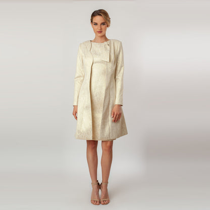 Scalloped Fly-Away Topper