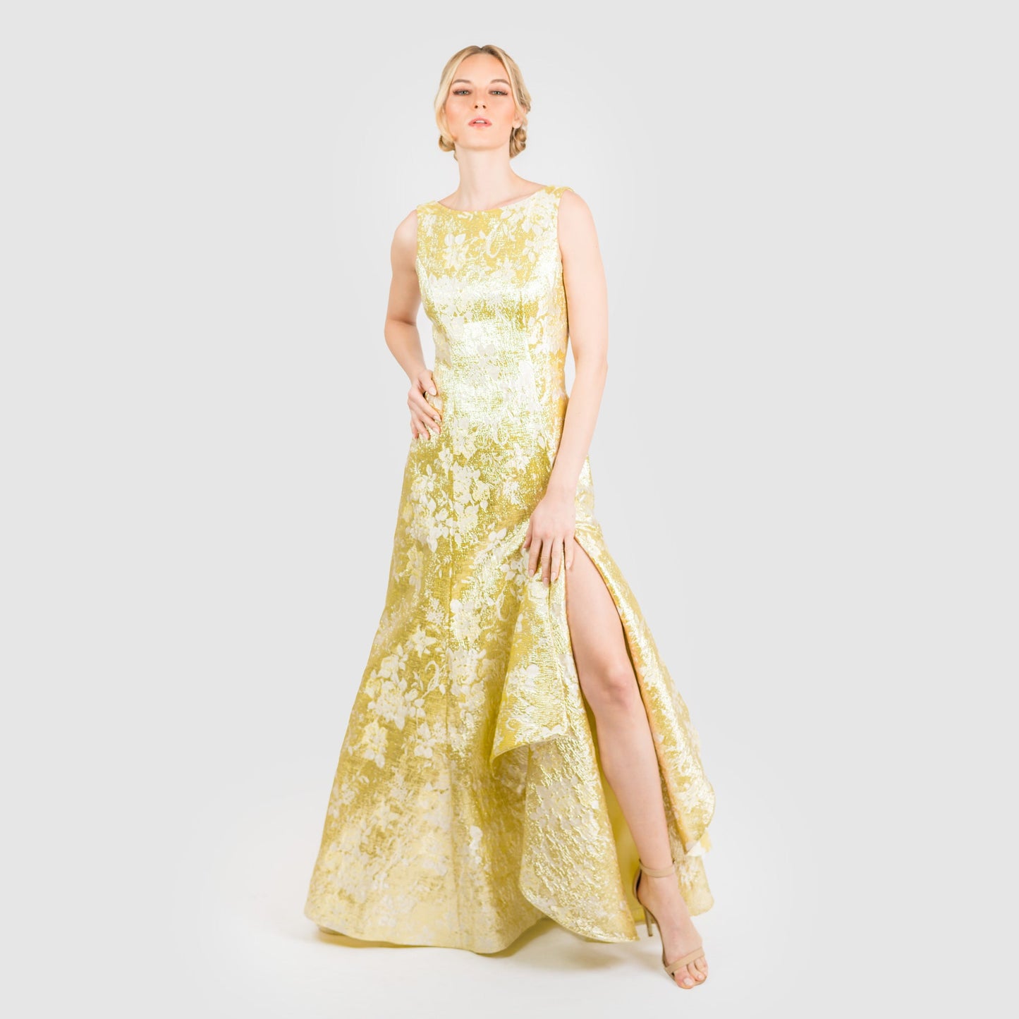 The Sleeveless Side Bottom Flounce Gown Classic