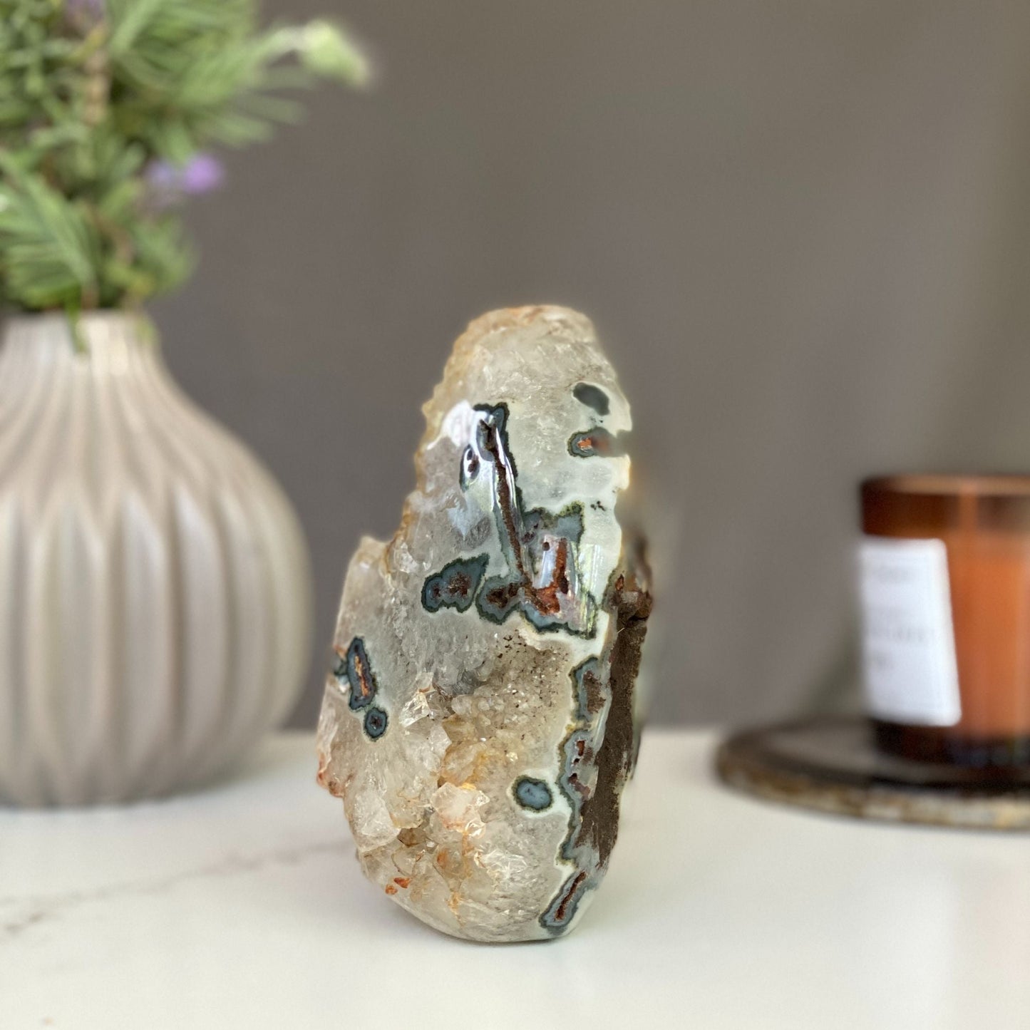 Agate flame, decor with crystals