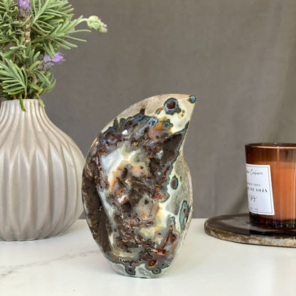 Agate flame, decor with crystals