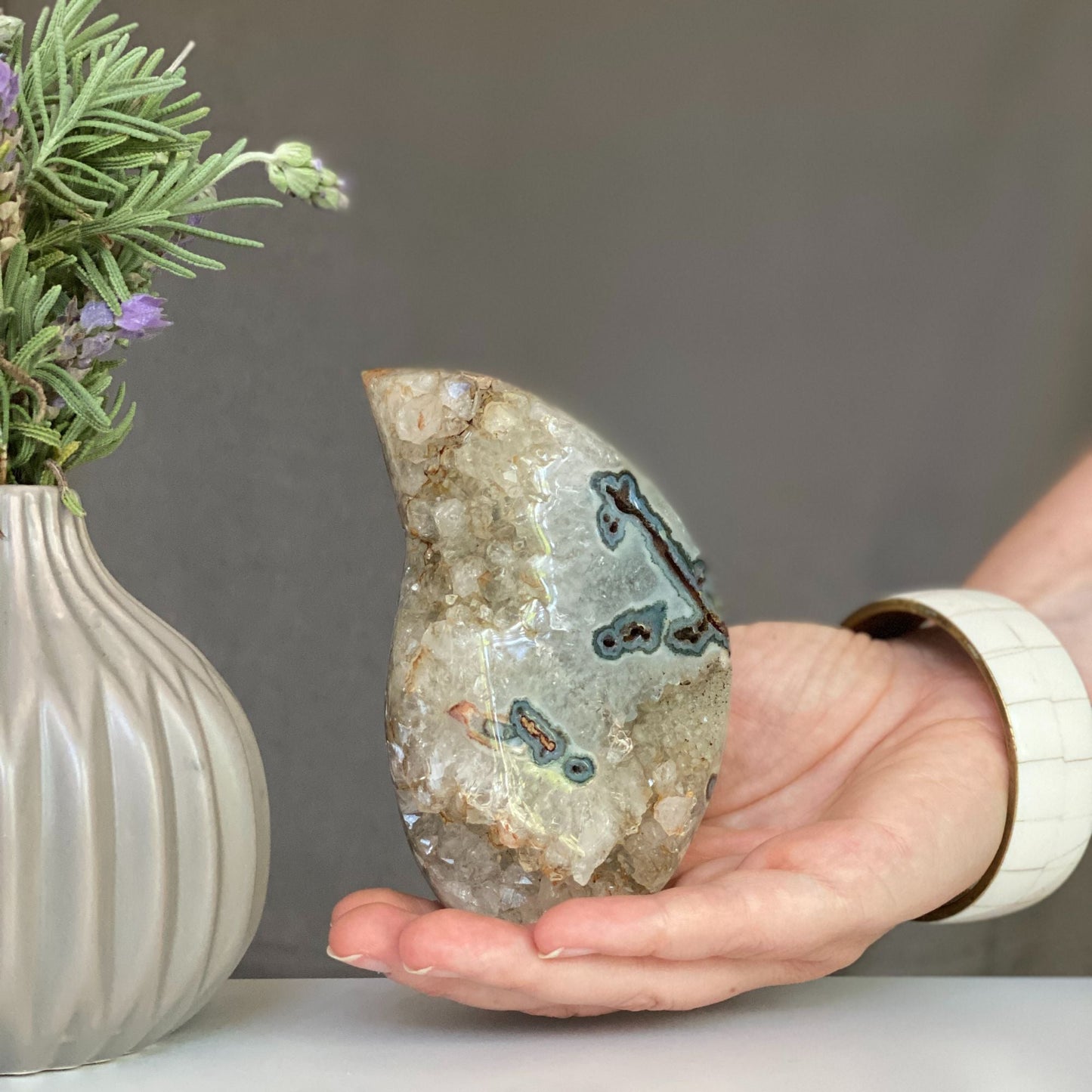 Agate flame, decor with crystals