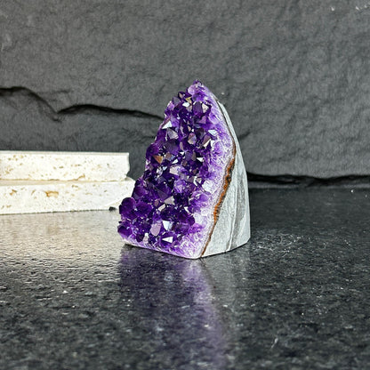 Amethyst with jasper and agate formations