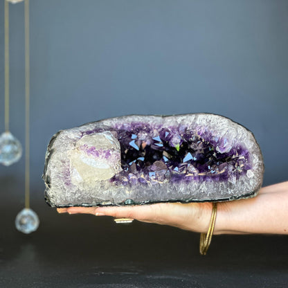 Giant amethyst crystal, purple geodes