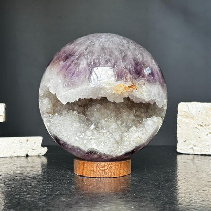 Amethyst quartz crystal