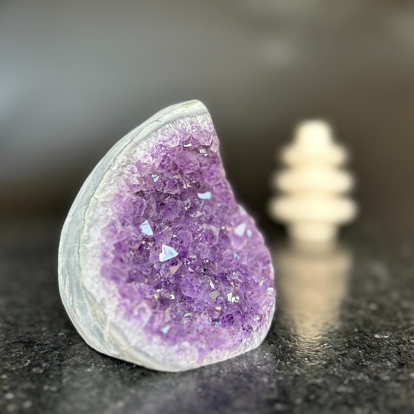 Large amethyst crystal, natural amethyst stone
