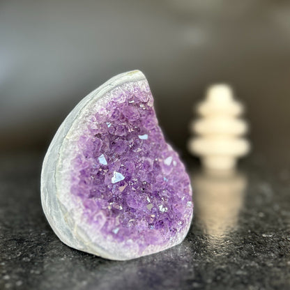 Large amethyst crystal, natural amethyst stone