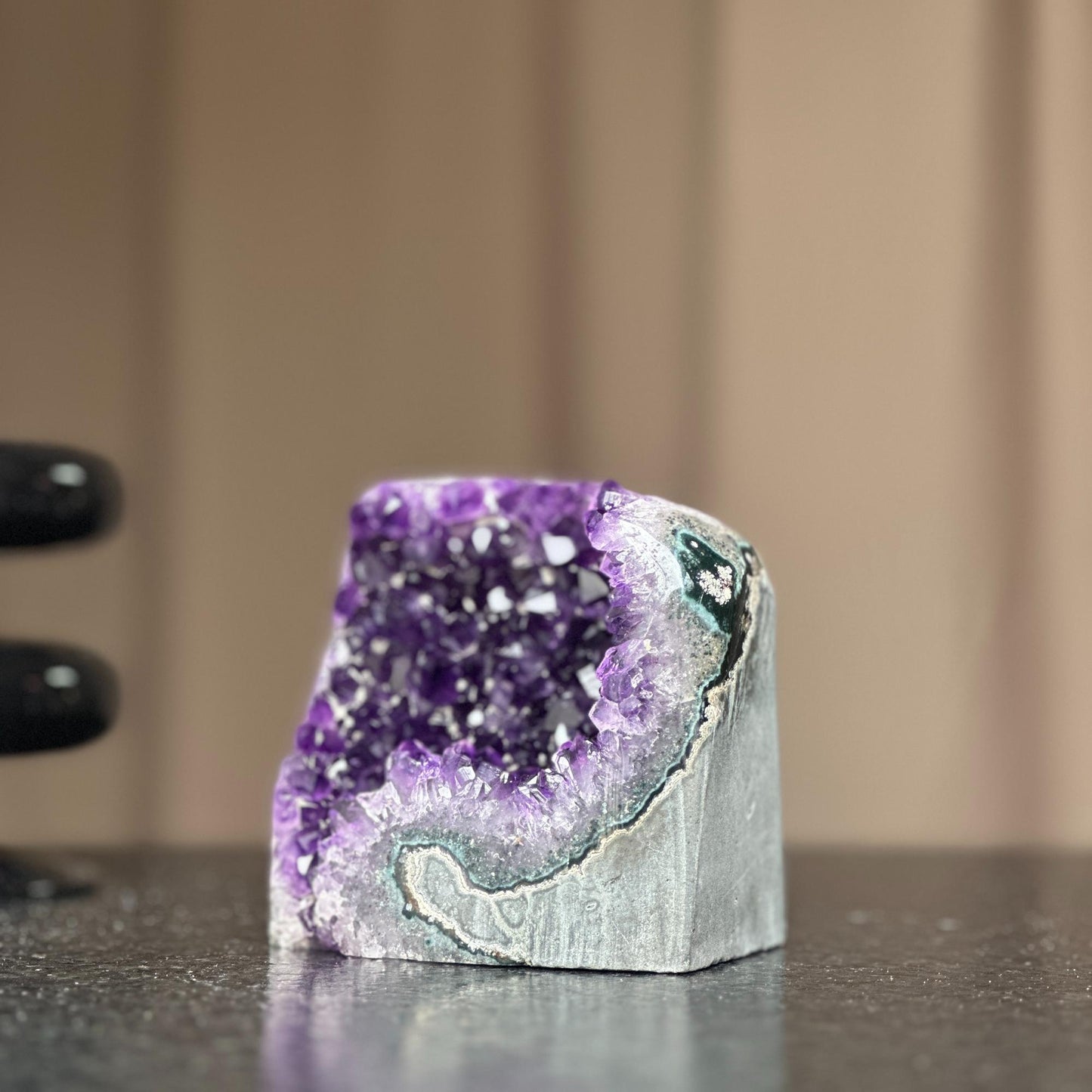 Large crystals amethyst geode