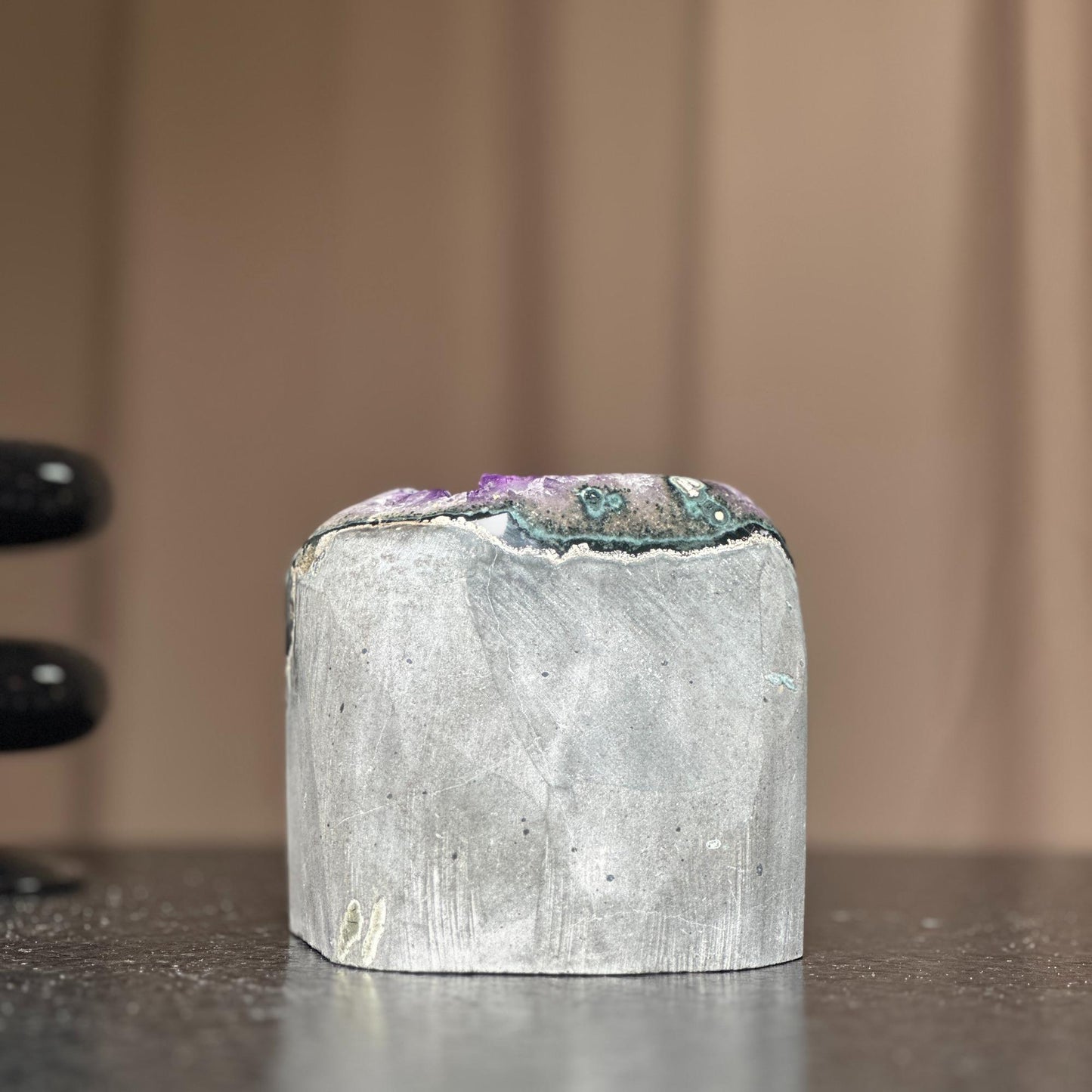 Large crystals amethyst geode