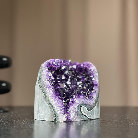 Large crystals amethyst geode