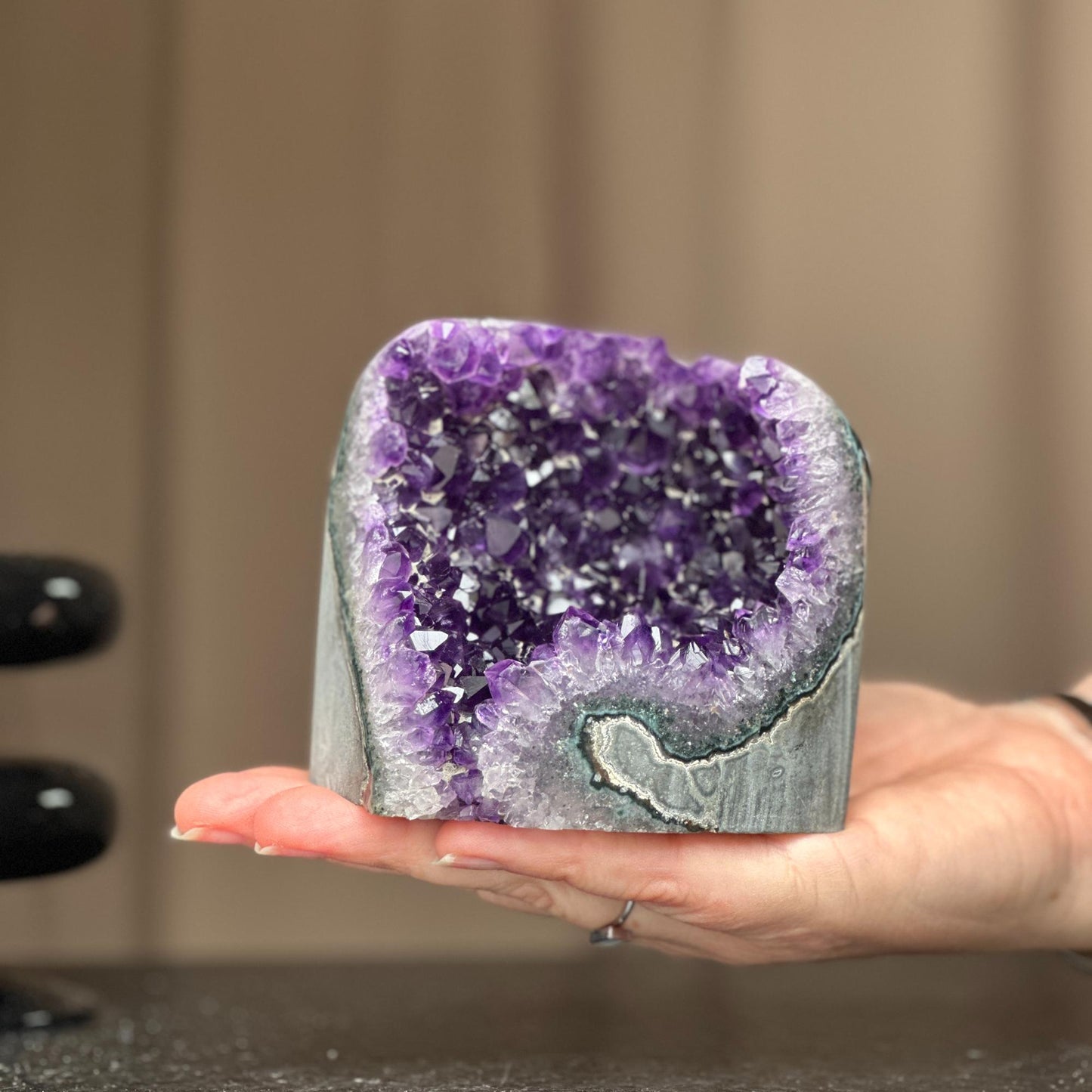 Large crystals amethyst geode