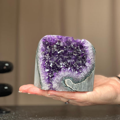 Large crystals amethyst geode