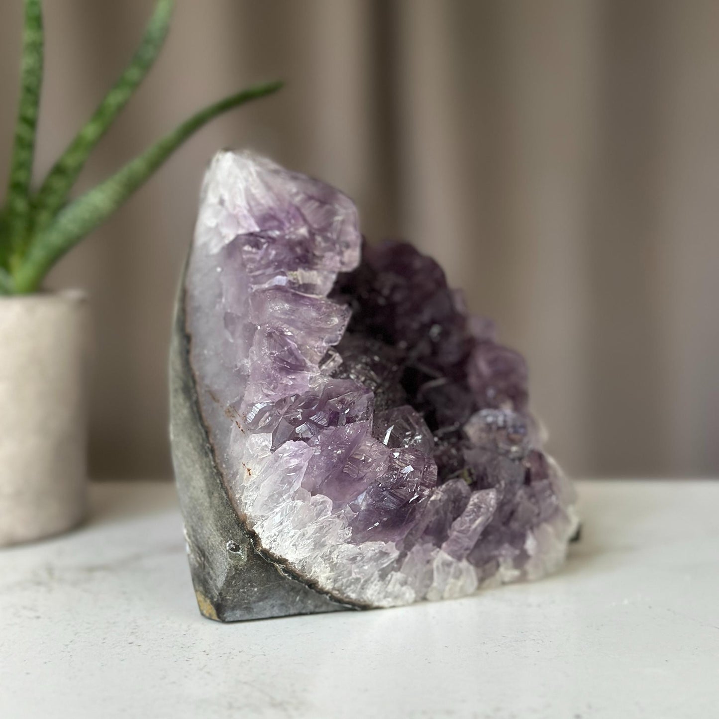 AMETHYST stone geode, Beautiful natural amethyst with agate formations, Top grade Uruguayan amethyst, Large crystals amethyst