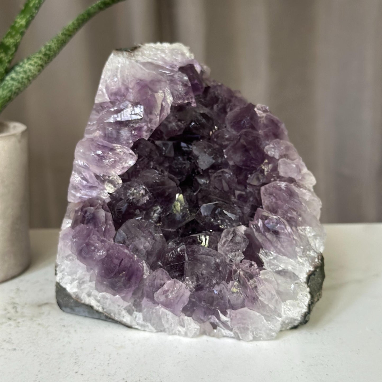AMETHYST stone geode, Beautiful natural amethyst with agate formations, Top grade Uruguayan amethyst, Large crystals amethyst