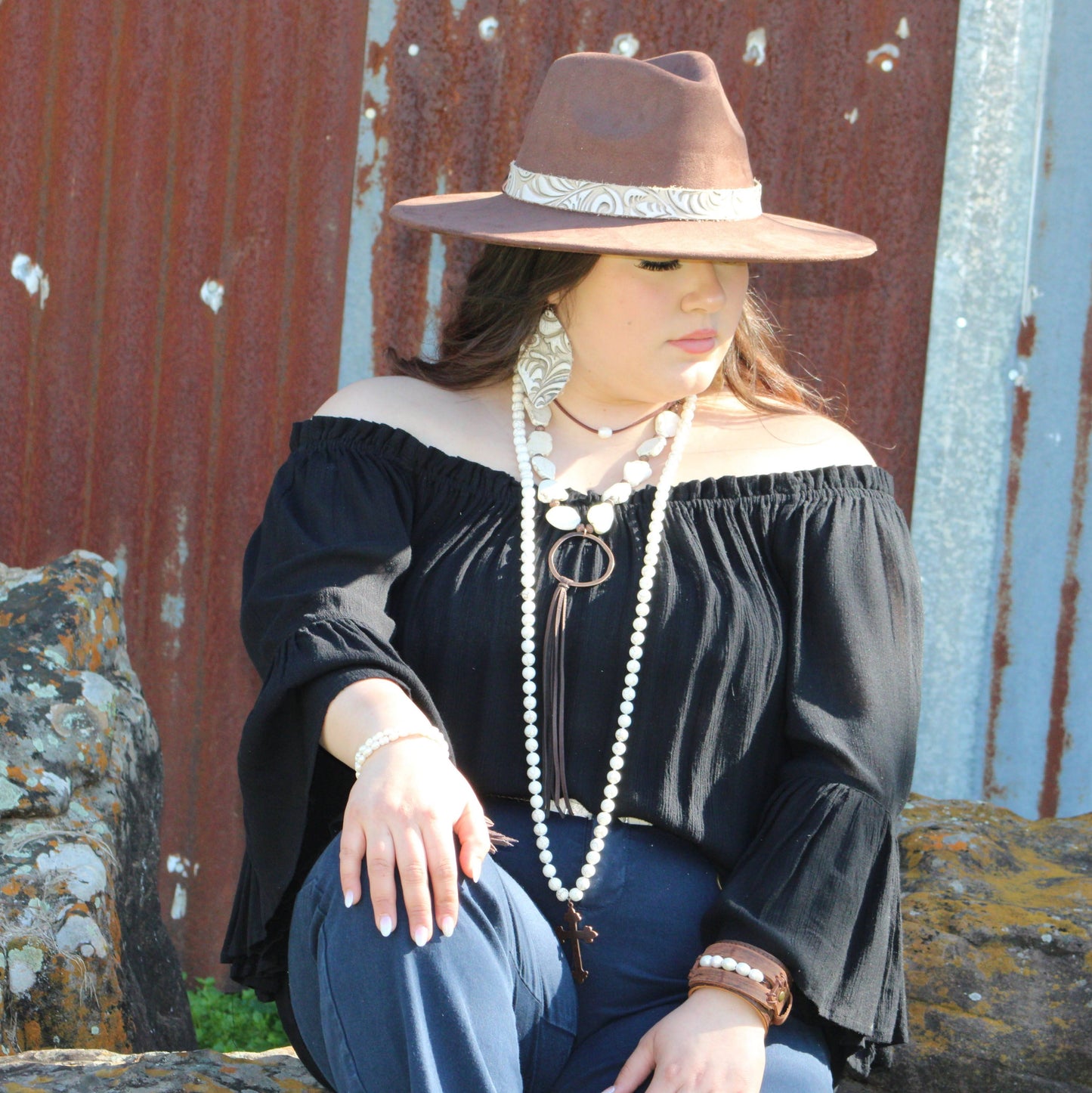 White Turquoise Chunky Necklace with Leather Tassel 225K