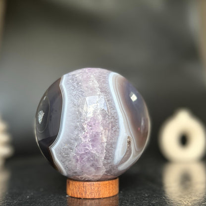 Amethyst gem, Geode decor