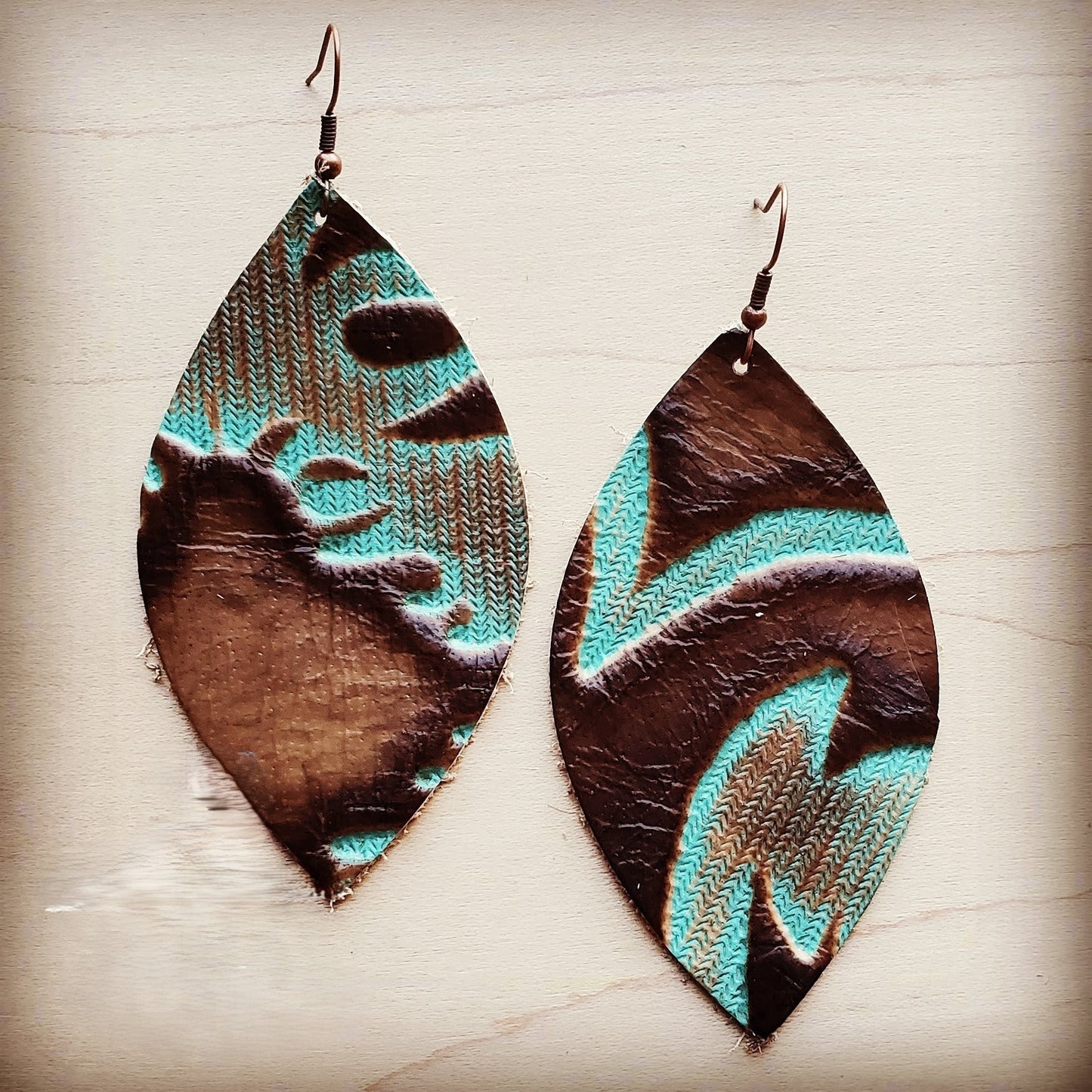**Leather Oval Earrings in Embossed Turquoise Laredo 204c