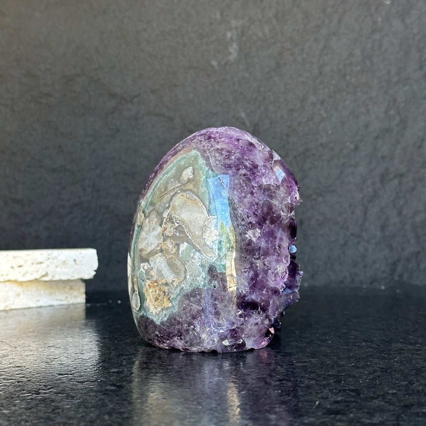Outstanding Natural Quartz Amethyst Crystal Geode, Amethyst Egg for collectors