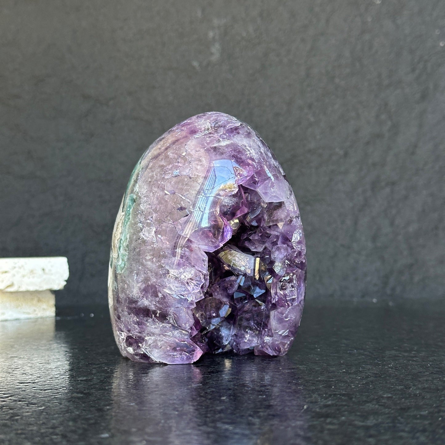 Outstanding Natural Quartz Amethyst Crystal Geode, Amethyst Egg for collectors