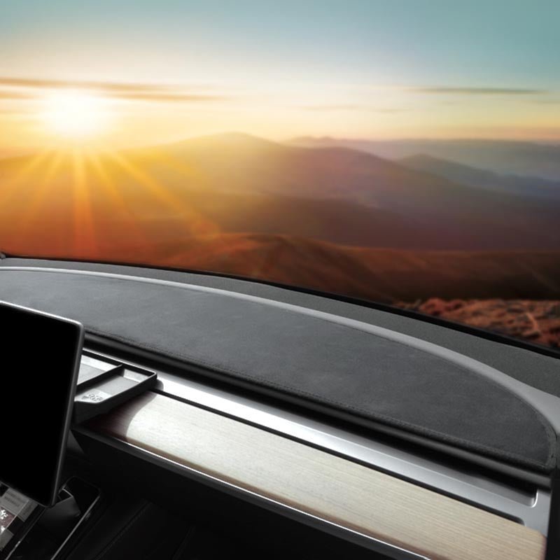 Dashboard blackout mat for Tesla Model 3 Highland