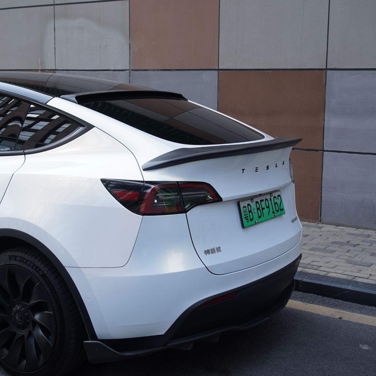 TESERY Model Y / 3 Spoiler V-Style - Carbon Fiber Exterior Mods